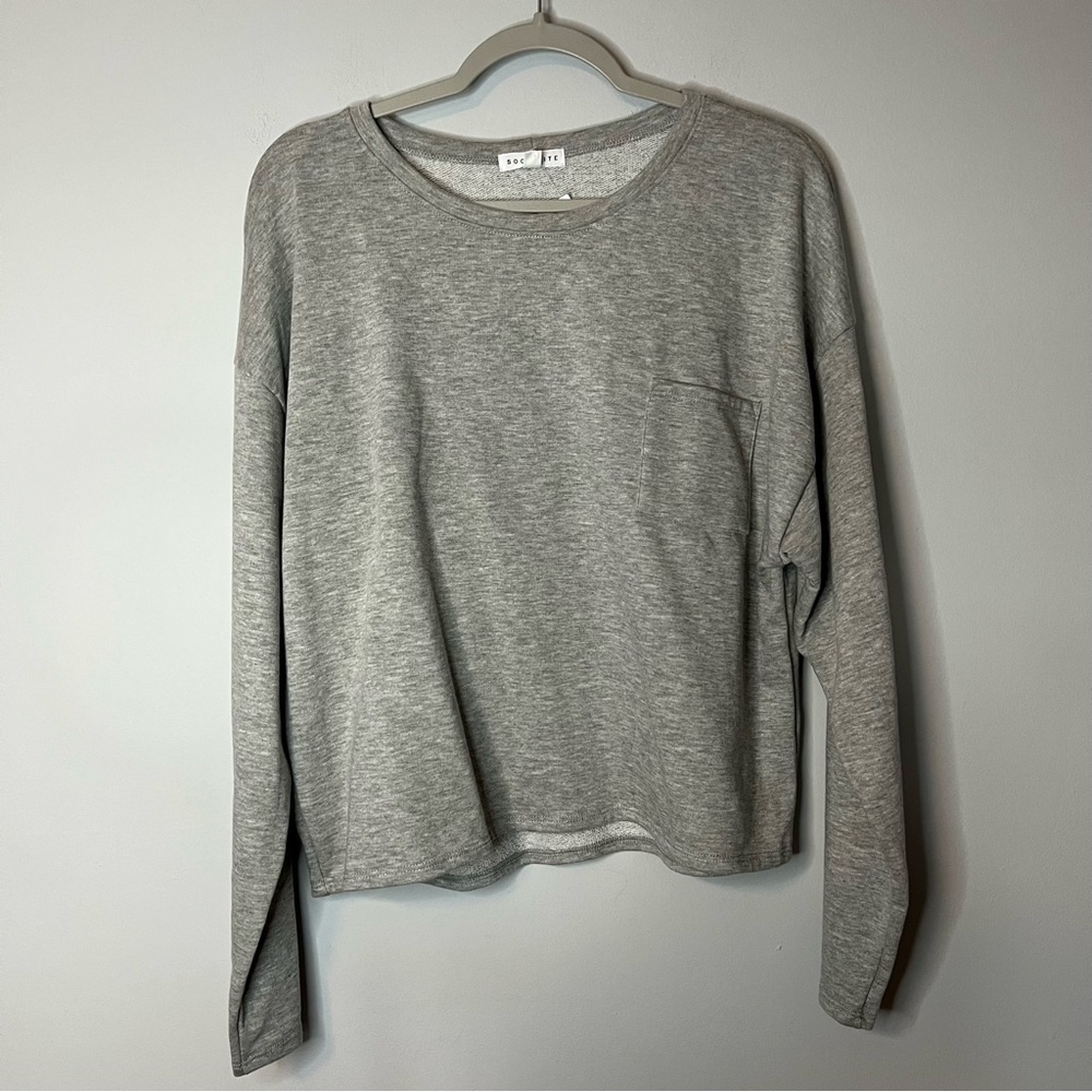 Women’s new Socialite casual gray long sleeve cropped pocket front sweater